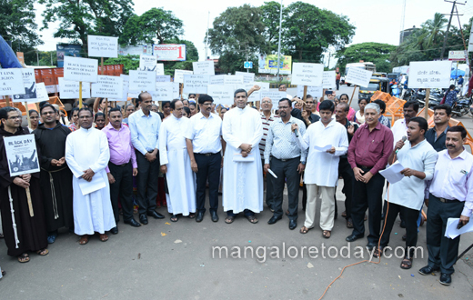 Christians mark Black Day in Mangalore
